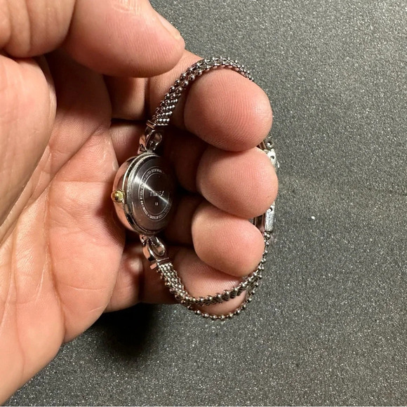 Carriage By Timex Silver Gold Tone Ladies Quartz Watch WR 30M Working - Picture 6 of 10